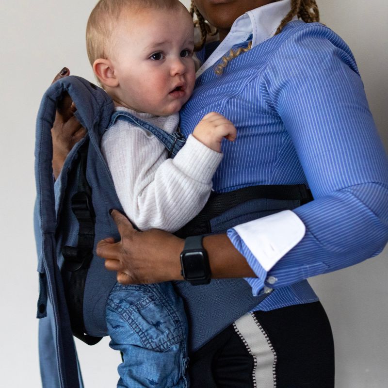 Babuebaby Gogo baby carrier in Cornflower blue, putting carrier on