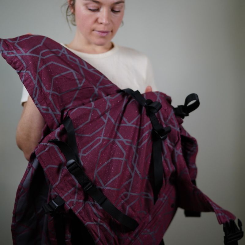 Babuebaby Mbereko baby carrier in Jasper, putting carrier on Babuebaby Mbereko baby carrier in Jasper, putting carrier on