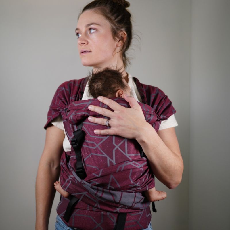 Babuebaby Mbereko baby carrier in jasper worn on the front with baby supported 2 Babuebaby Mbereko baby carrier in jasper worn on the front with baby supported 2