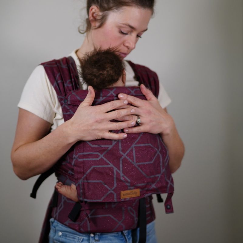 Babuebaby Mbereko baby carrier in jasper worn on the front with baby supported -featured image Babuebaby Mbereko baby carrier in jasper worn on the front with baby supported -featured image
