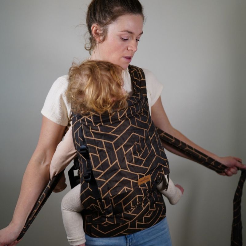 Babuebaby carrier in fractal worn on the front with baby supported (1)