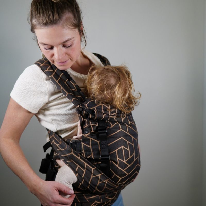 Babuebaby carrier in fractal worn on the front with baby supported, sideview