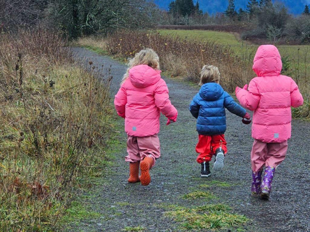 Featured image-blog post 3 kids running