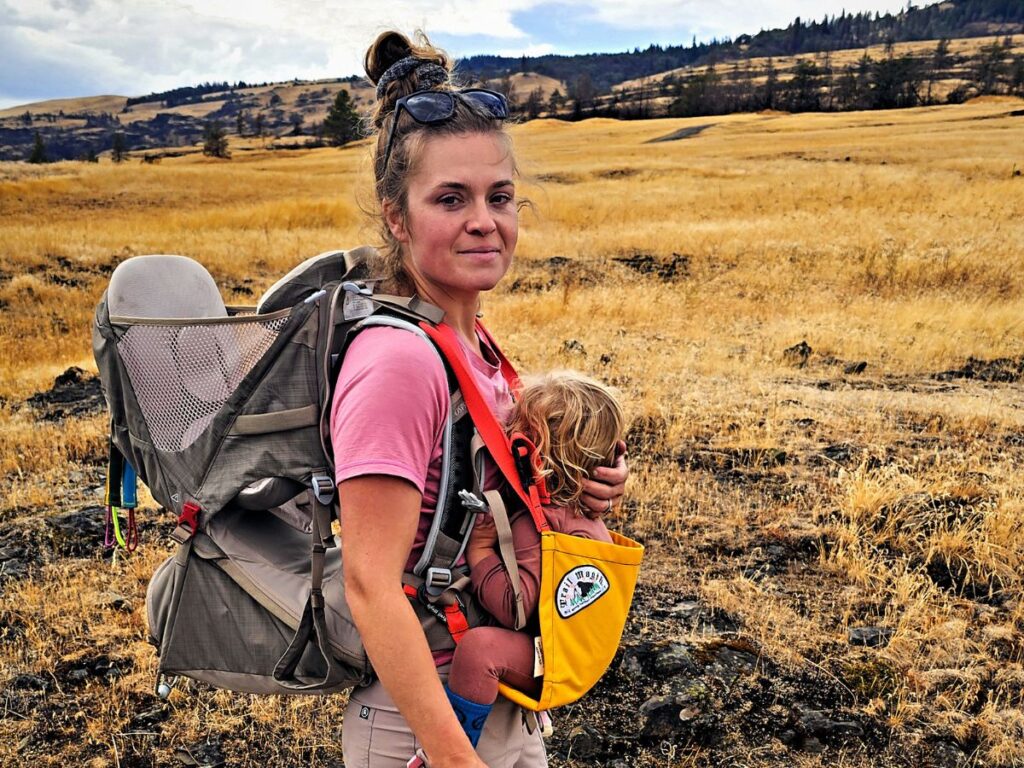 Structured hiking backpack with Trail Magik